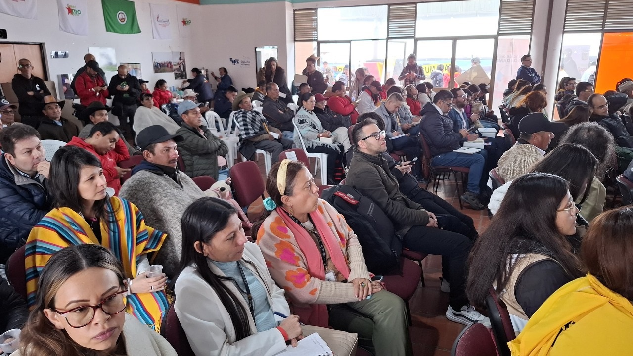 En Sumapaz, el Contralor Julián Ruiz, junto con otros organismos de control y el Alcalde Mayor Carlos Fernando Galán, participó en la Sesión Plenaria Ordinaria que llevó a cabo el Concejo de Bogotá en esta Localidad.