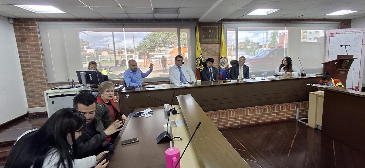 Imagen del Contralor de Bogotá en sesión de la JAL Engativá.