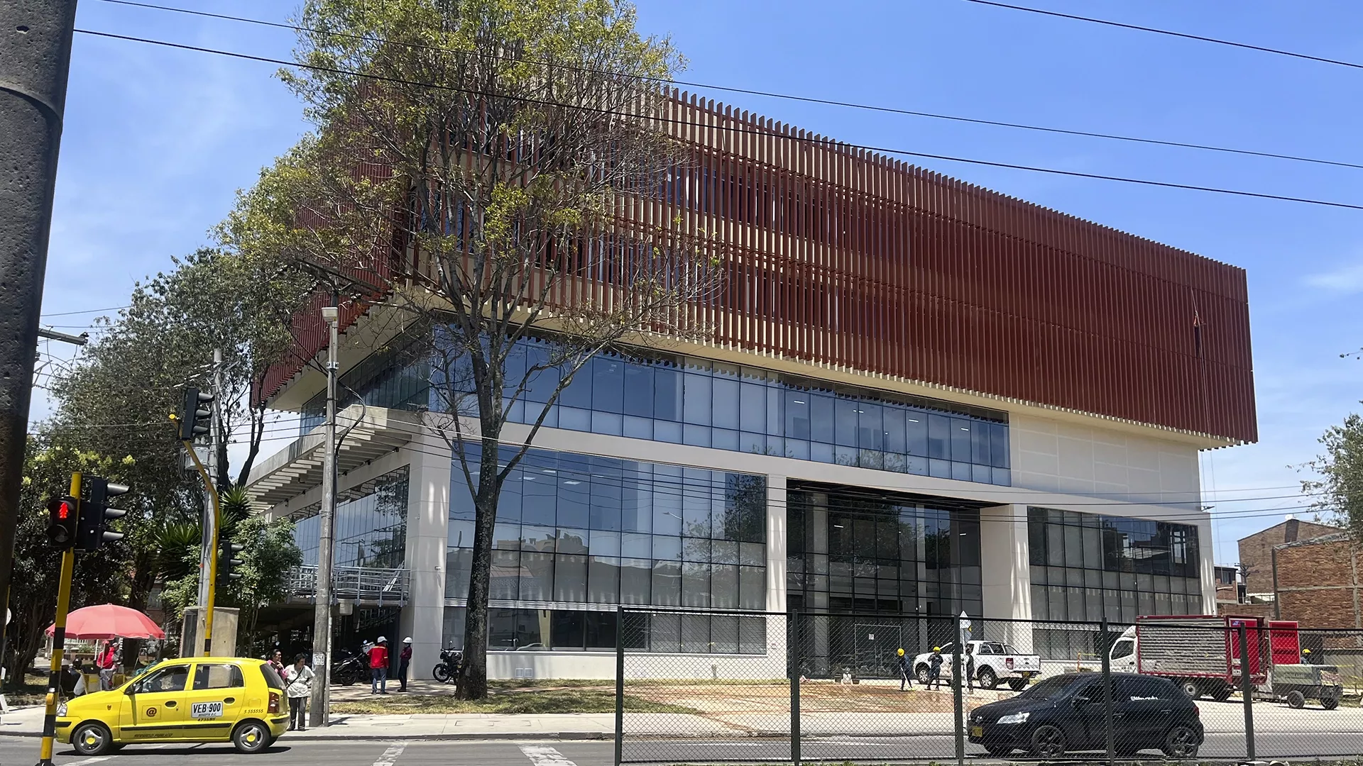 La Dirección Sectorial de Integración Social llevó a cabo visitas de inspección a los Centros de Desarrollo Comunitario (CDC) Tibabuyes (Suba), El Camino (Engativá) y María Goretti (Barrios Unidos); para hacerle seguimiento a los avances de estas tres obras que constan de: jardín infantil, teatro y comedor comunitario, entre otros servicios.