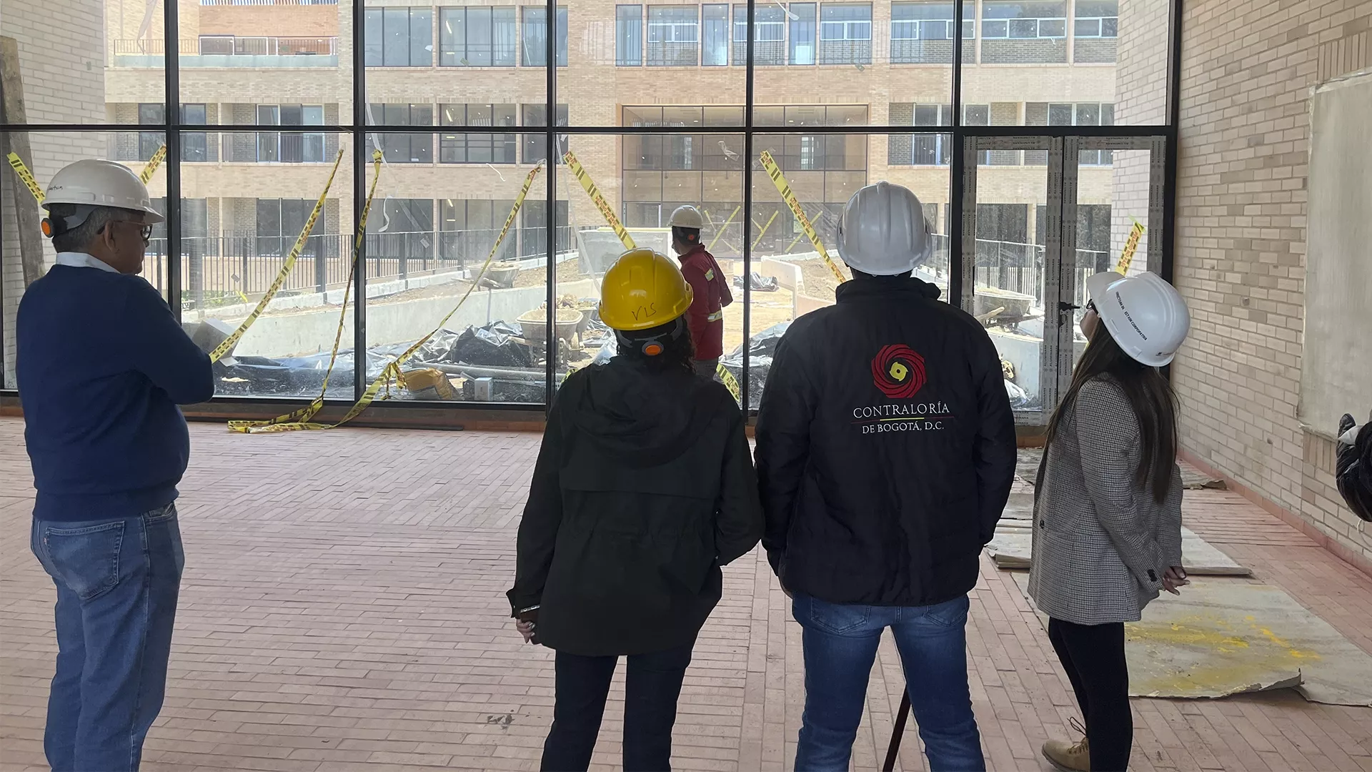 La Dirección Sectorial de Integración Social llevó a cabo visitas de inspección a los Centros de Desarrollo Comunitario (CDC) Tibabuyes (Suba), El Camino (Engativá) y María Goretti (Barrios Unidos); para hacerle seguimiento a los avances de estas tres obras que constan de: jardín infantil, teatro y comedor comunitario, entre otros servicios.