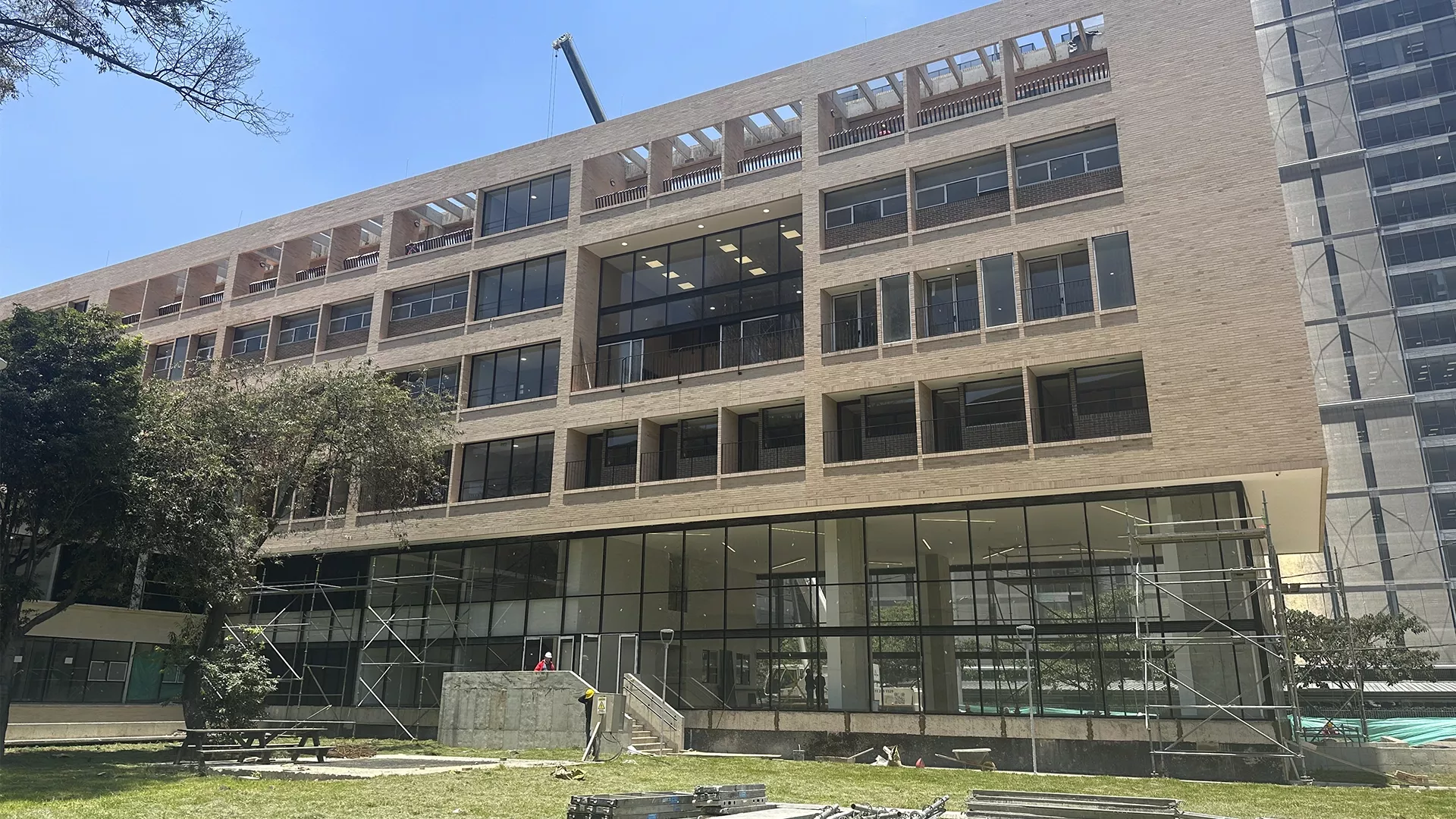 La Dirección Sectorial de Integración Social llevó a cabo visitas de inspección a los Centros de Desarrollo Comunitario (CDC) Tibabuyes (Suba), El Camino (Engativá) y María Goretti (Barrios Unidos); para hacerle seguimiento a los avances de estas tres obras que constan de: jardín infantil, teatro y comedor comunitario, entre otros servicios.