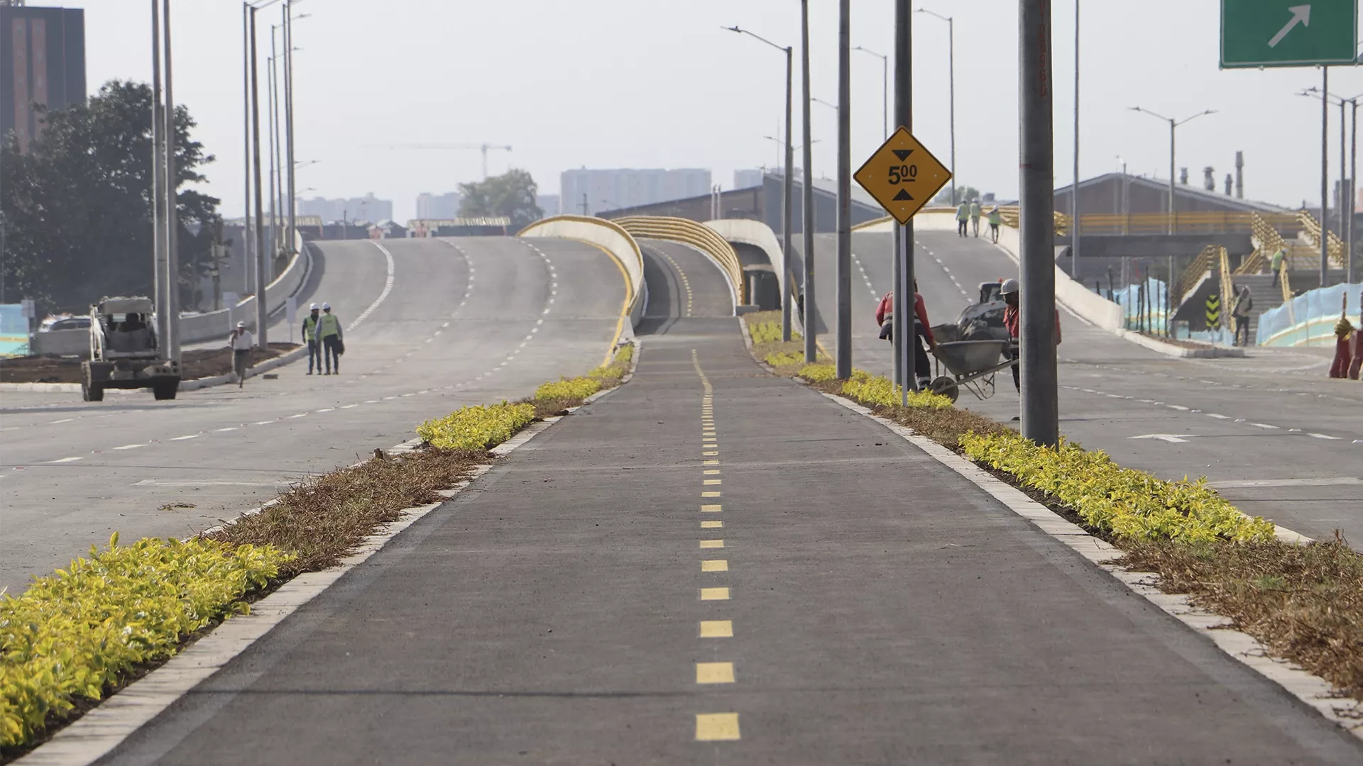 La Avenida Guayacanes, en las localidades de Kennedy y Bosa (12.6 kilómetros) fue finalizada y entregada a la ciudad después de mas de cinco años de construcción. Este importante proyecto contó con acompañamiento permanente de la Contraloría de Bogotá D.C. a través del programa ‘Vamos a la Obra’.