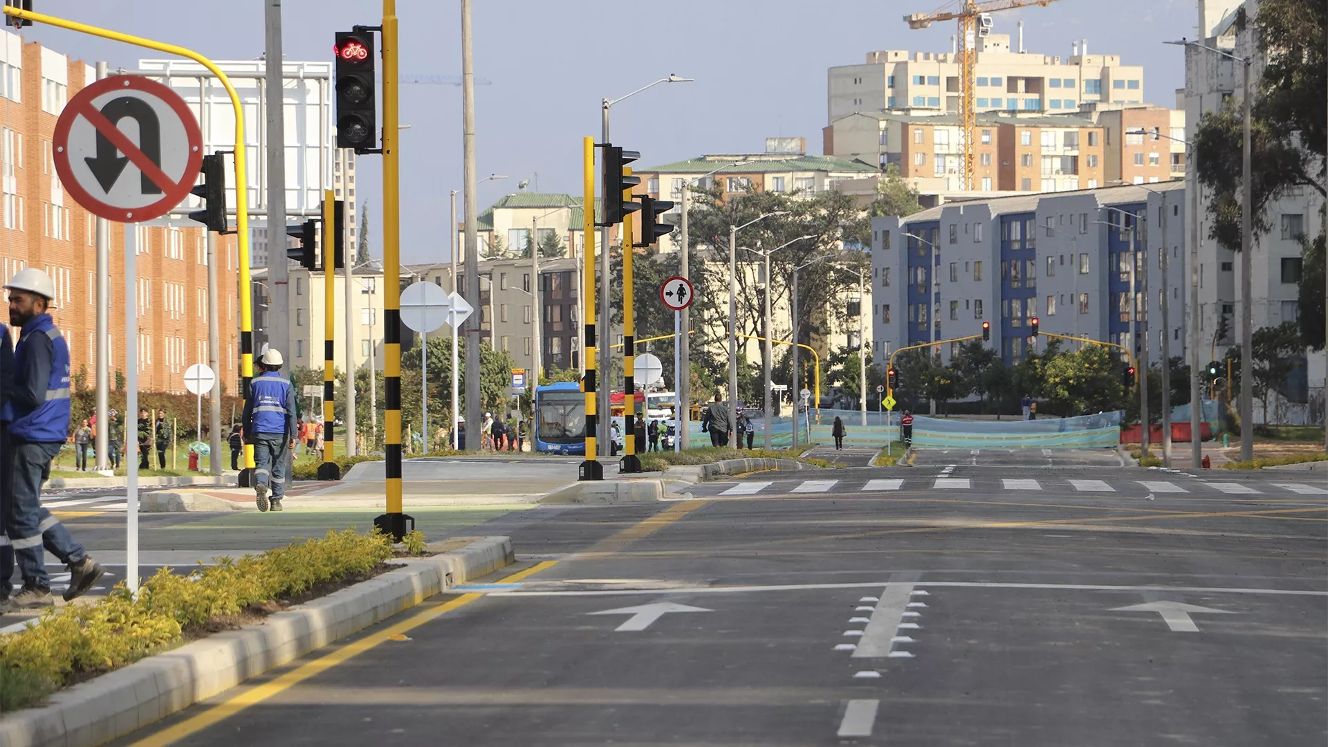 La Avenida Guayacanes, en las localidades de Kennedy y Bosa (12.6 kilómetros) fue finalizada y entregada a la ciudad después de mas de cinco años de construcción. Este importante proyecto contó con acompañamiento permanente de la Contraloría de Bogotá D.C. a través del programa ‘Vamos a la Obra’.