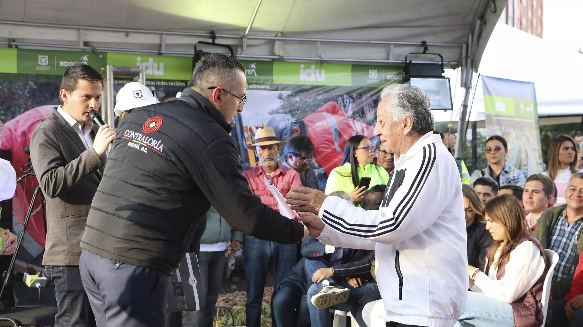 La Avenida Guayacanes, en las localidades de Kennedy y Bosa (12.6 kilómetros) fue finalizada y entregada a la ciudad después de mas de cinco años de construcción. Este importante proyecto contó con acompañamiento permanente de la Contraloría de Bogotá D.C. a través del programa ‘Vamos a la Obra’.