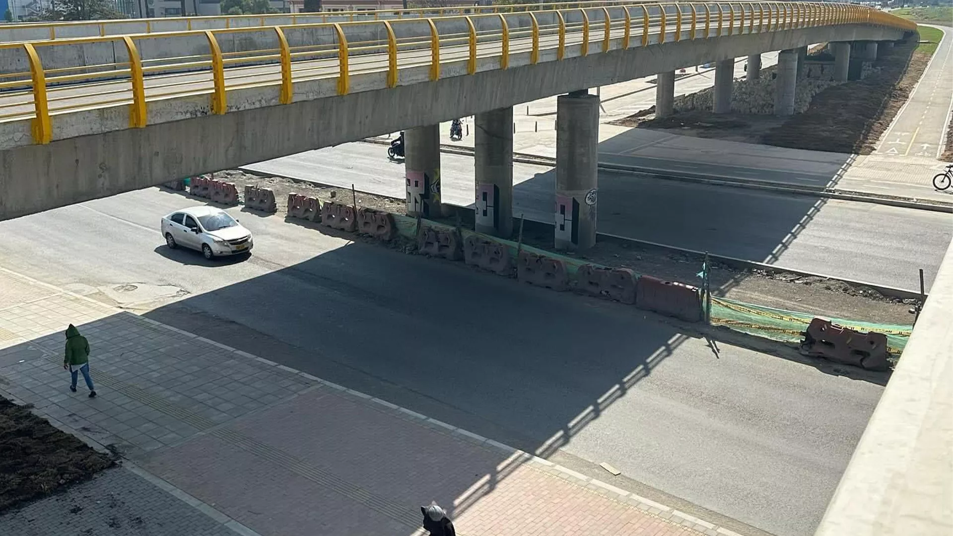 La Avenida Guayacanes, en las localidades de Kennedy y Bosa (12.6 kilómetros) fue finalizada y entregada a la ciudad después de mas de cinco años de construcción. Este importante proyecto contó con acompañamiento permanente de la Contraloría de Bogotá D.C. a través del programa ‘Vamos a la Obra’.