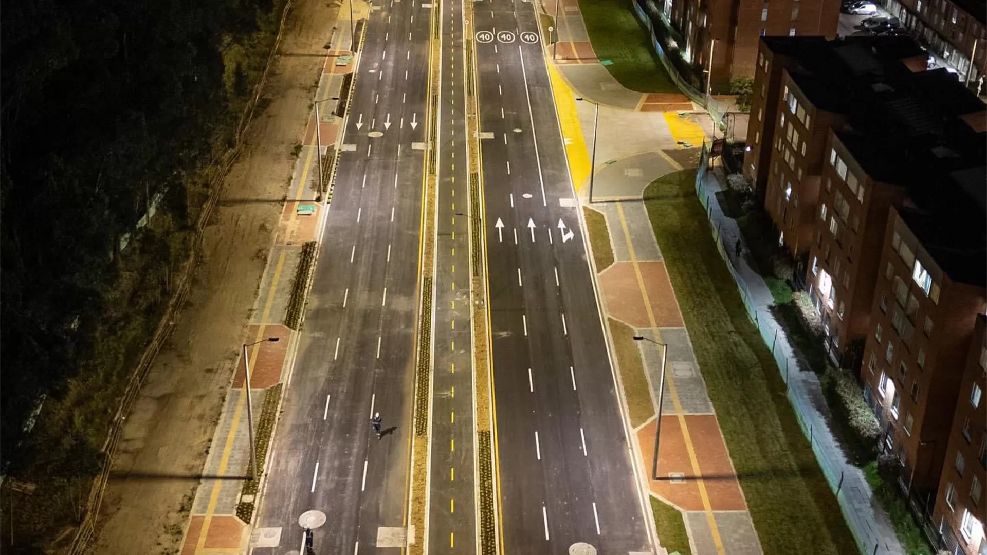 La Avenida Guayacanes, en las localidades de Kennedy y Bosa (12.6 kilómetros) fue finalizada y entregada a la ciudad después de mas de cinco años de construcción. Este importante proyecto contó con acompañamiento permanente de la Contraloría de Bogotá D.C. a través del programa ‘Vamos a la Obra’.