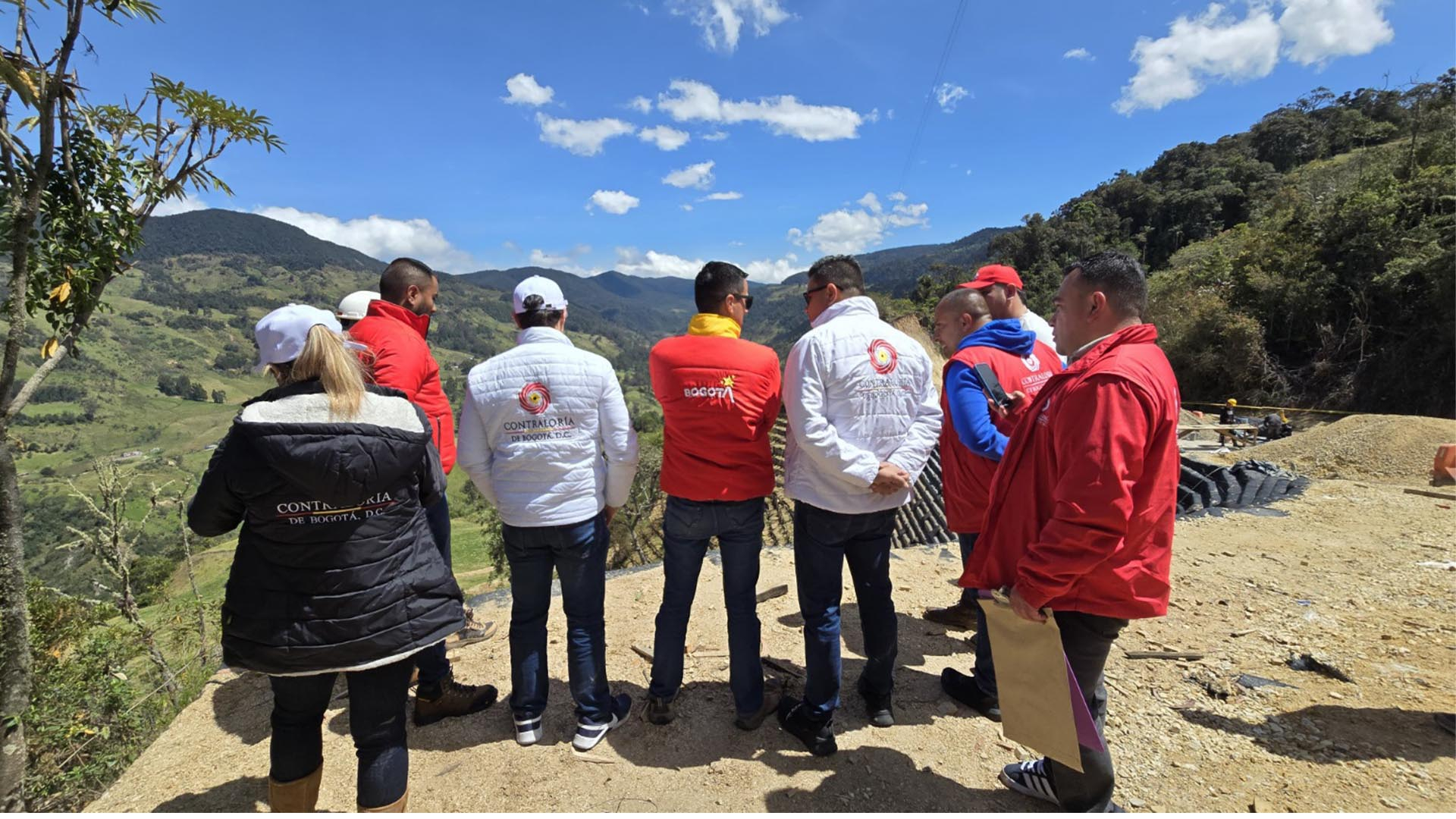 La Dirección de Participación Ciudadana de la Contraloría recorrió Sumapaz para verificar en terreno el estado de las obras viales y para la educación que se llevan a cabo en esa Localidad.