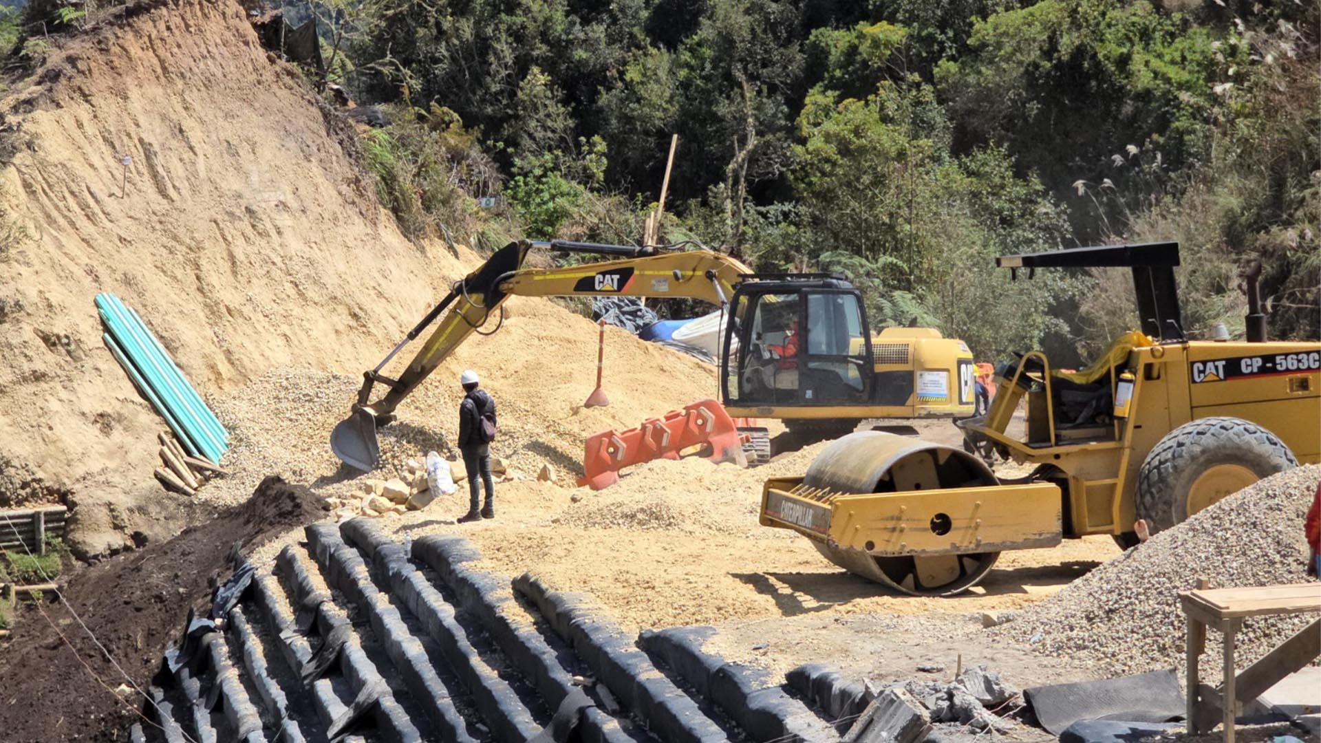 La Dirección de Participación Ciudadana de la Contraloría recorrió Sumapaz para verificar en terreno el estado de las obras viales y para la educación que se llevan a cabo en esa Localidad.