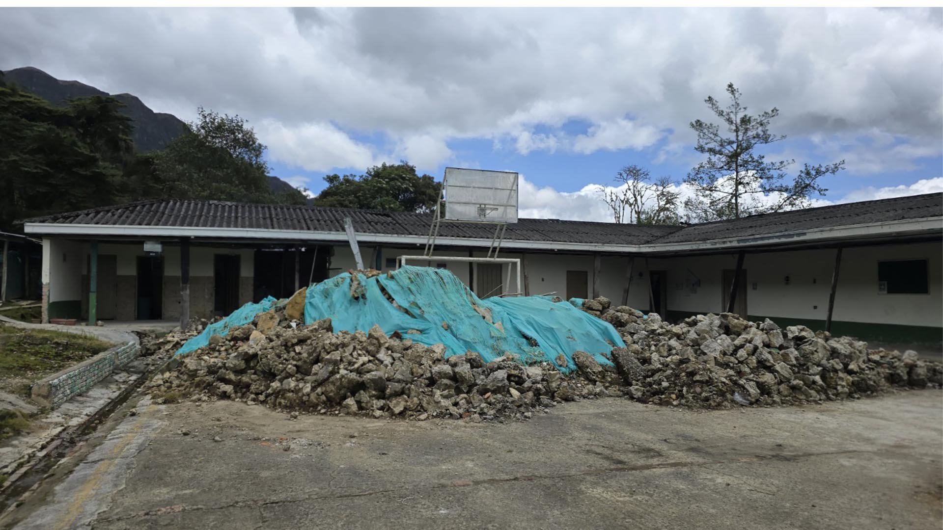 La Dirección de Participación Ciudadana de la Contraloría recorrió Sumapaz para verificar en terreno el estado de las obras viales y para la educación que se llevan a cabo en esa Localidad.