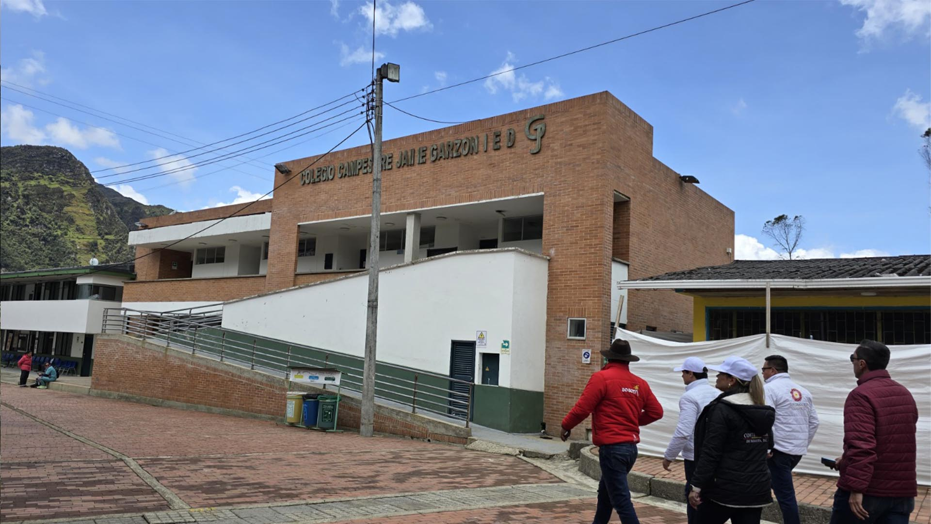 La Dirección de Participación Ciudadana de la Contraloría recorrió Sumapaz para verificar en terreno el estado de las obras viales y para la educación que se llevan a cabo en esa Localidad.