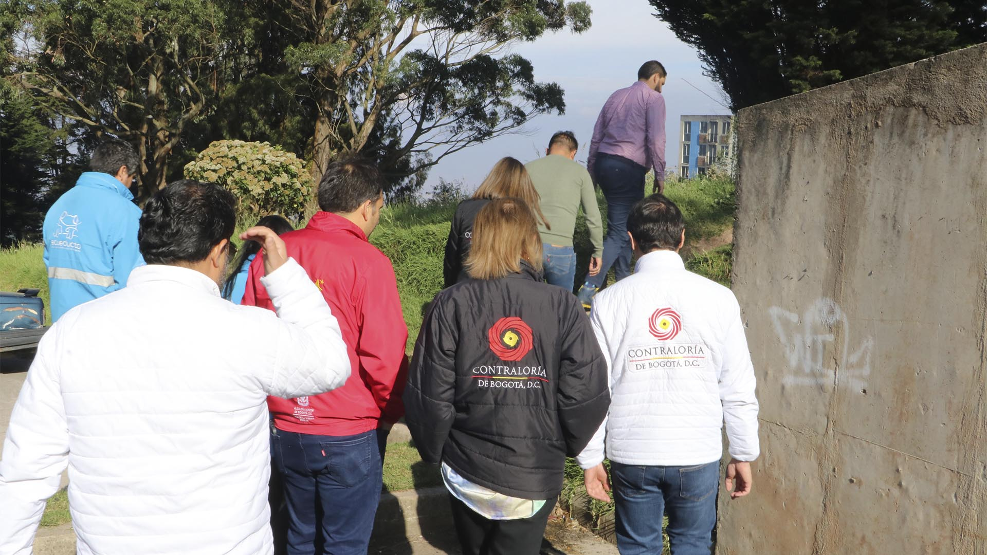 Las Direcciones de Participación Ciudadana y Hábitat y Ambiente de la Contraloría de Bogotá, visitaron el proyecto de apartamentos Arboleda Santa Teresita (Localidad de San Cristóbal) para hacerle seguimiento al proceso de entrega de más de 300 viviendas previsto para el primer semestre de 2025.