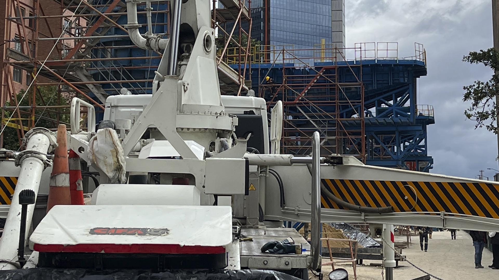 El Contralor Auxiliar, Javier Reyes, junto las direcciones de Movilidad y de Participación Ciudadana, adelantó un amplio recorrido por las obras de la Primera Línea del Metro, para conocer en terreno su estado.