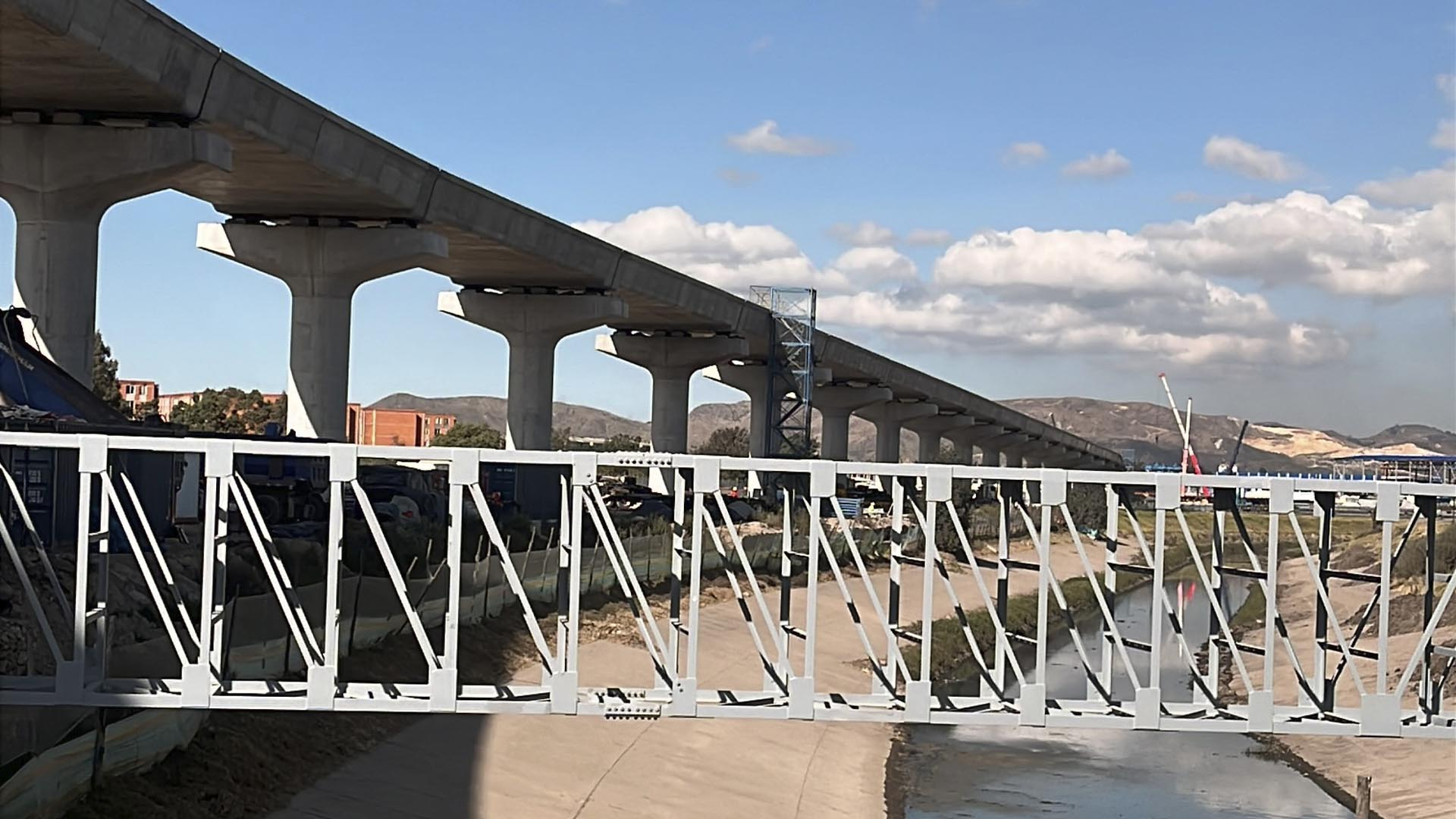 El Contralor Auxiliar, Javier Reyes, junto las direcciones de Movilidad y de Participación Ciudadana, adelantó un amplio recorrido por las obras de la Primera Línea del Metro, para conocer en terreno su estado.