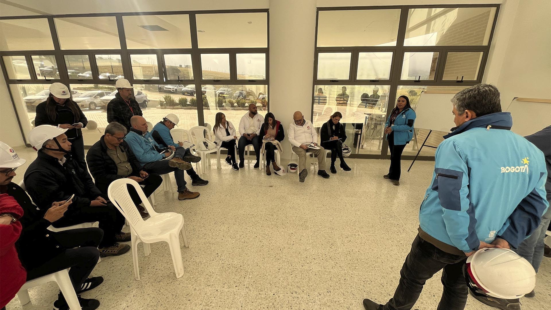 Funcionarios de la Dirección de Salud de la Contraloría de Bogotá realizaron recorrido por las obras del Hospital de Usme, que tienen un 92.84% de avance. El organismo de control viene haciéndole seguimiento permanente al proyecto cuya con cobertura alcanza a unos 500 mil habitantes de Usme, Sumapaz y Ciudad Bolívar, a fin de que sea entregado en el menor tiempo posible.