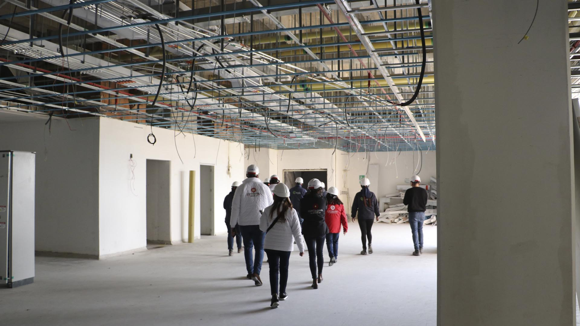 Funcionarios de la Dirección de Salud de la Contraloría de Bogotá realizaron recorrido por las obras del Hospital de Usme, que tienen un 92.84% de avance. El organismo de control viene haciéndole seguimiento permanente al proyecto cuya con cobertura alcanza a unos 500 mil habitantes de Usme, Sumapaz y Ciudad Bolívar, a fin de que sea entregado en el menor tiempo posible.