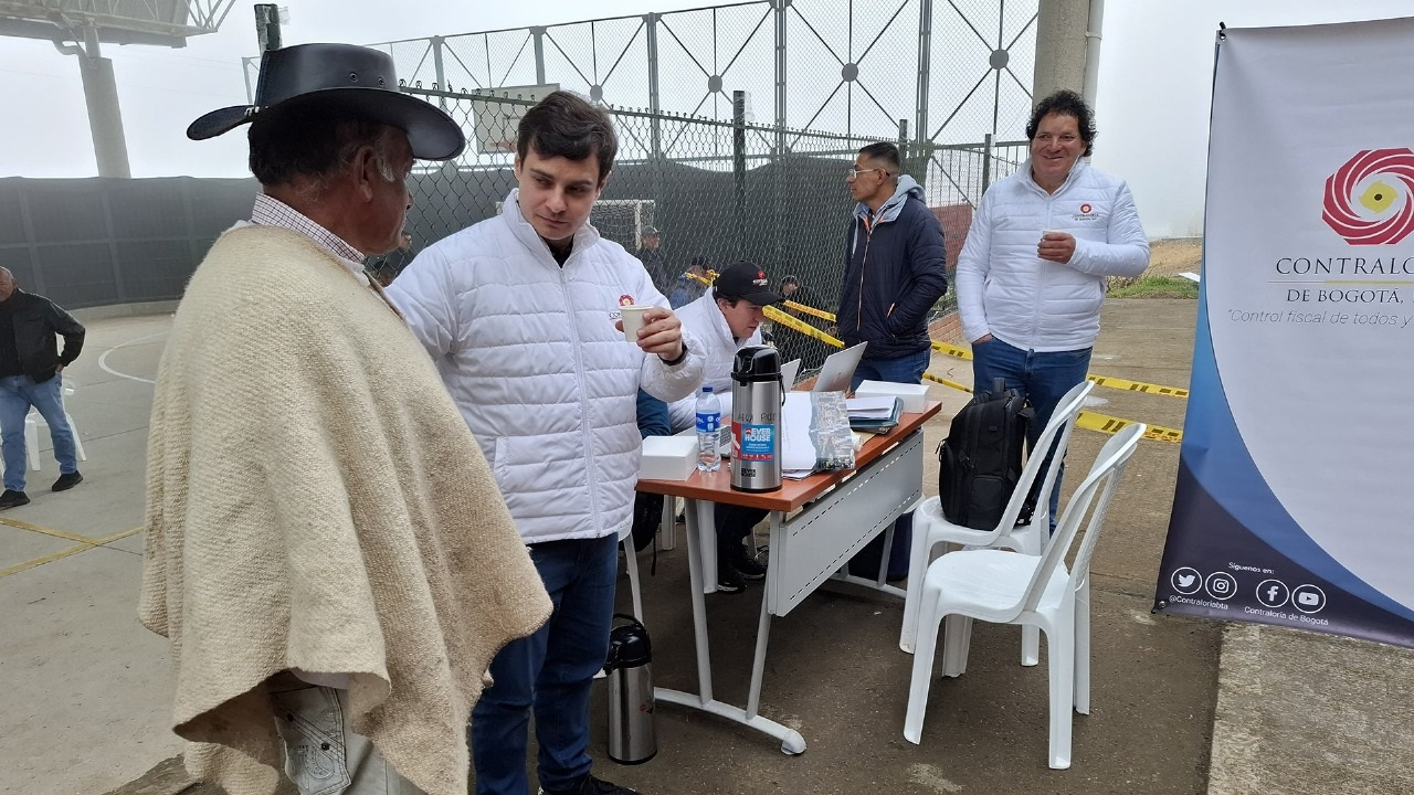 En Sumapaz, el Contralor Julián Ruiz, junto con otros organismos de control y el Alcalde Mayor Carlos Fernando Galán, participó en la Sesión Plenaria Ordinaria que llevó a cabo el Concejo de Bogotá en esta Localidad.