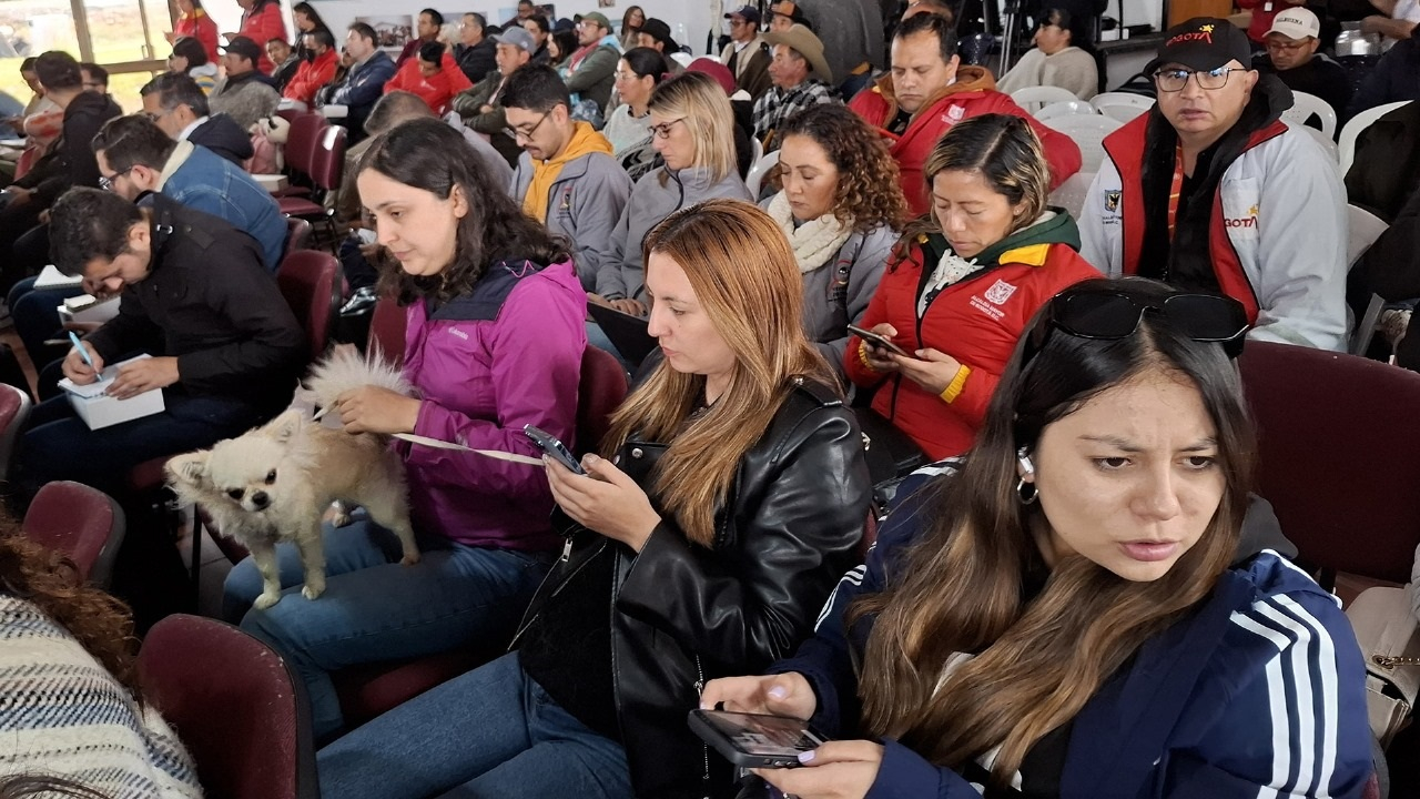 En Sumapaz, el Contralor Julián Ruiz, junto con otros organismos de control y el Alcalde Mayor Carlos Fernando Galán, participó en la Sesión Plenaria Ordinaria que llevó a cabo el Concejo de Bogotá en esta Localidad.