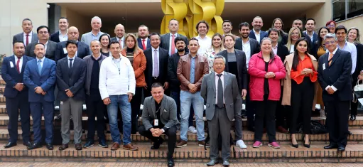 Contralor de Bogotá, Julián Mauricio Ruiz, el Secretario de Gobierno, Felipe Jiménez Ángel, y los Gerentes Locales en la firma del pacto.
